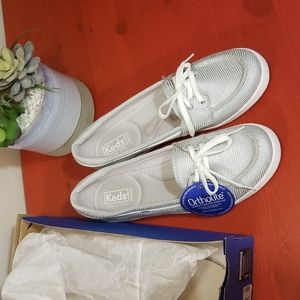 NWT Glimmer Stripe Silver Keds